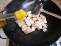 好吃的茶树菇焖五花肉做法图解4)