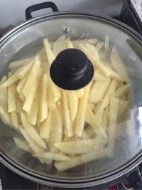 开胃的炸薯条做法图解3)