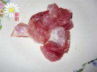 美味的菠萝咕老肉做法图解2)