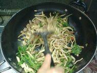 芹菜千张肉丝做法图解4)