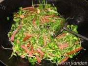 家常菜香肠炒黑豆芽做法图解3)