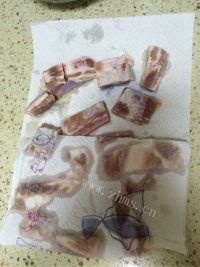 美味的蜜汁烤排骨做法图解2)