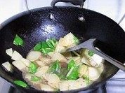 青椒土豆炒肉片做法图解7)