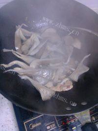 妈妈教我做蘑菇炒肉做法图解5)