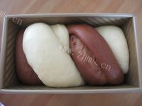 自制可可双色吐司做法图解14)