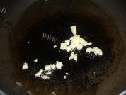 腊肠炒四季豆做法图解6)