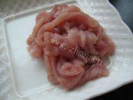 美味可口的蒜薹炒肉做法图解2)