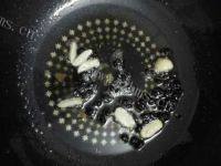 爽口的豆豉炒苦瓜做法图解2)