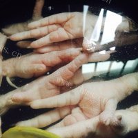 美味的酸辣凤爪做法图解1)