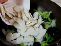 自制白菜肉丝炒年糕做法图解6)