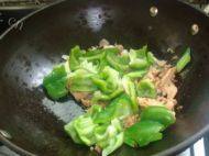 家常菜鸡胸肉炒青椒