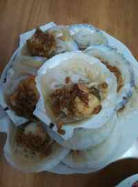 美味的蒜蓉粉丝蒸扇贝