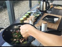 鲜辣的墨椒爆炒章鱼片做法图解9)