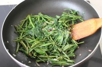 好吃的腐乳空心菜做法图解8)