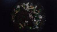 美味的鲜虾炒饭做法图解4)