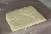 自制花生牛轧糖做法图解13)