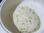美味的香葱苏打饼干做法图解2)
