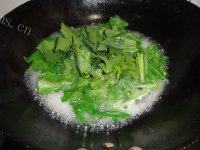 让人怀念的猪肝菠菜汤做法图解5)