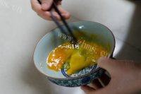 诱人的拔丝苹果做法图解4)