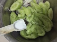 清爽的凉拌黄瓜洋葱做法图解5)