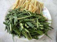 如此诱人的韭菜炒干豆腐做法图解1)