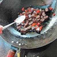 炒猪血自制做法图解6)
