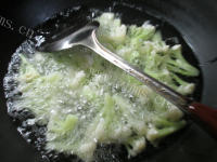 秀色可餐的韭菜鸡胗炒花菜做法图解2)