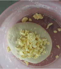 自制牛奶排包做法图解3)
