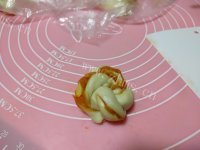 回味无穷的肉松面包卷做法图解17)