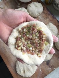 好吃的家常牛肉饼做法图解2)