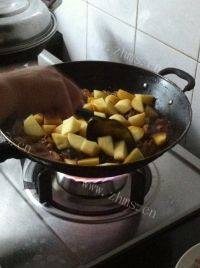 家常菜红烧土豆鸡块做法图解11)