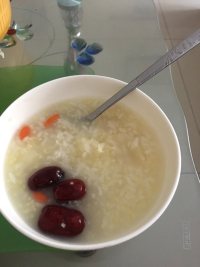 美味的银耳红枣粥