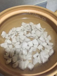 美味的苹果雪梨瘦肉汤做法图解3)