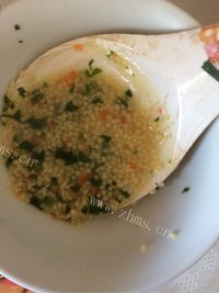 美味的青菜胡萝卜小米粥做法图解6)