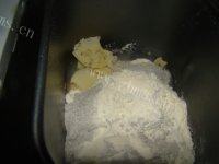 自制黑芝麻面包做法图解5)