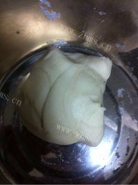 口感饱满的猪肉白菜馅饼做法图解1)