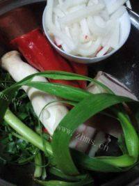 家常菜鸡腿菇炒肉做法图解1)