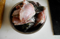 美味的石斑鱼鱼骨汤的做法图解一