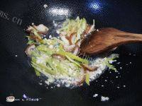 家常菜香芹炒腊肉做法图解8)