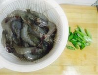 芳香四溢的红焖大虾做法图解1)