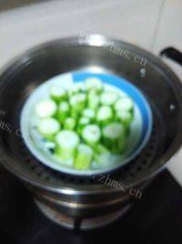 家常菜蒜蓉蒸丝瓜做法图解2)