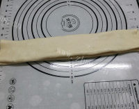 热腾腾的葱油花卷做法图解9)