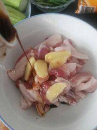 口感不错的南瓜粉蒸肉做法图解5)