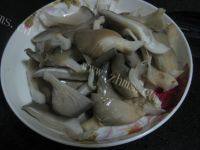 蘑菇胡萝卜炒肉做法图解1)