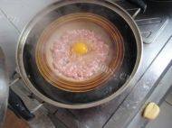 酥嫩肉饼蒸蛋做法图解4)
