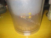 迷人的核桃豆浆做法图解5)
