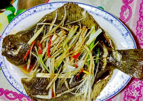 咸甜适中的清蒸多宝鱼