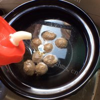 美味的牛肉丸汤面做法图解3)