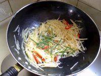 家常菜酸辣土豆丝