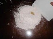 芝麻花生酥做法图解6)